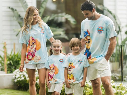 Family Vacation Shirts That Balance Comfort, Style, and Travel Ease